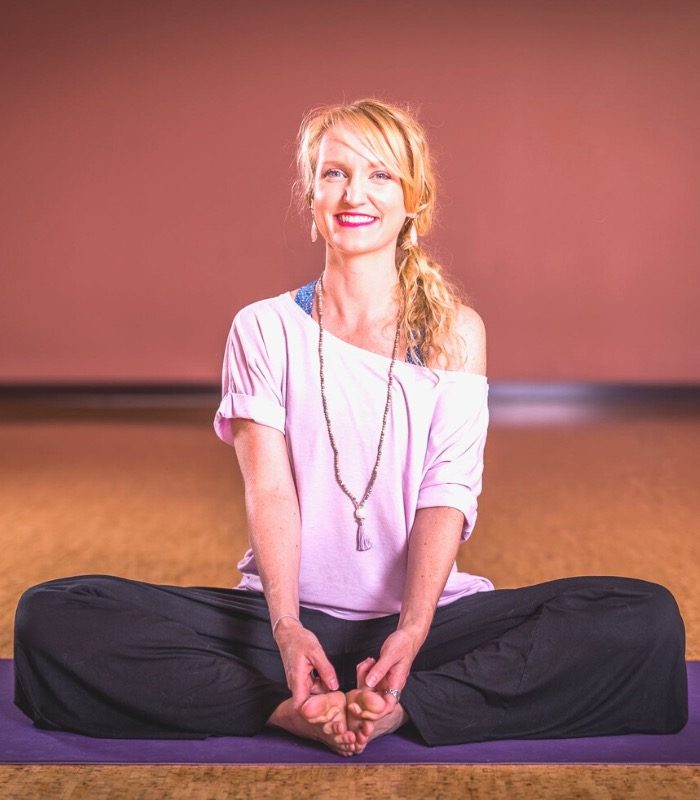 Shanine Lee Dennill yoga in oakville, burlington, waterdown, hamilton and online